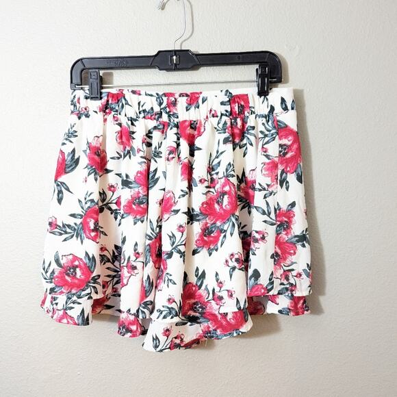 Charlotte Russe High rise Floral Ruffled Short - Picture 3 of 4